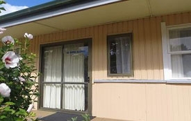 kiwi bach-style kitchen cabin